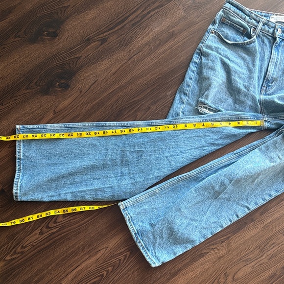 Abercrombie & Fitch Medium Blue 90s Relaxed High Rise Distressed Jeans - Picture 6 of 6